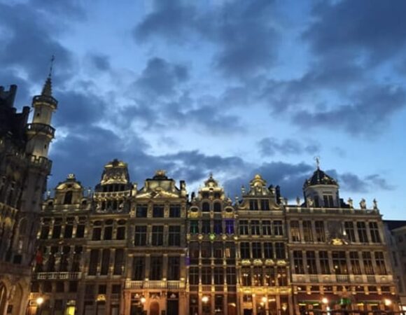 Brussels Night Walking Tour: Gourmet Belgian Food